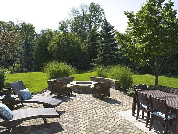 3rd image of 6825 Macneil Dr