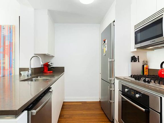 3rd image of 57 Reade St APT 3B