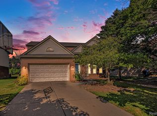 2140 Timberridge Ct, West Bloomfield, MI 48324