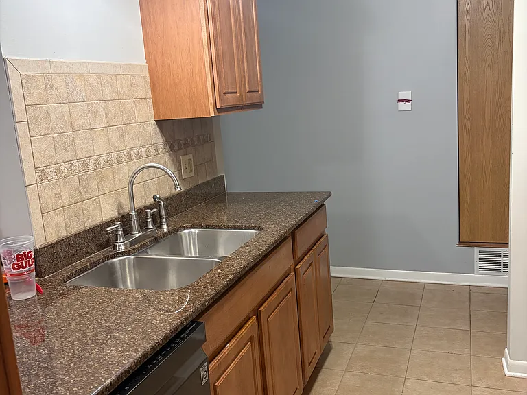 9937 S Cicero Ave #402 — Photo 8