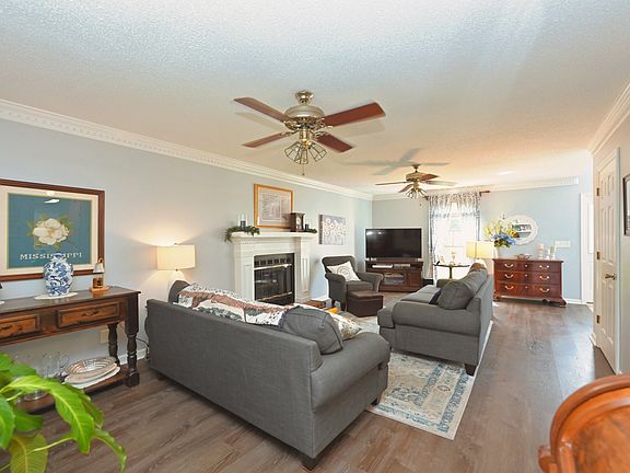 3rd image of 533 Hopewood Ct