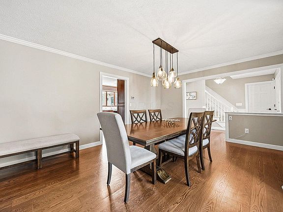 3rd image of 5657 Whitecraigs Ct
