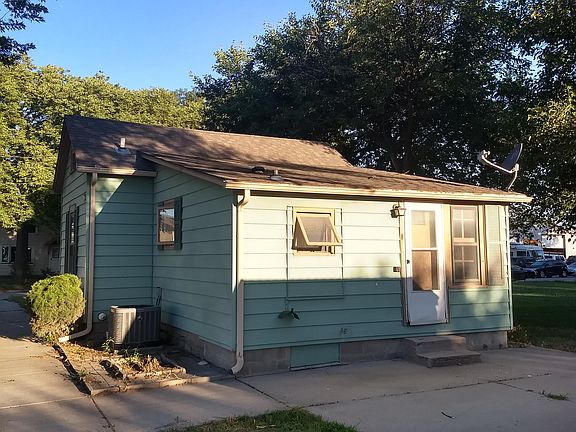 3rd image of 648 Schneider St