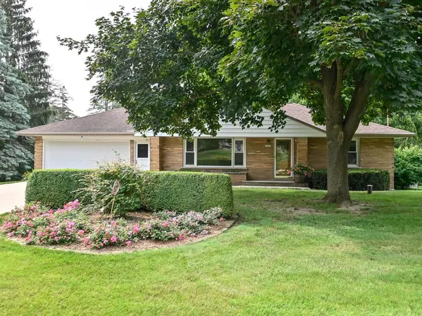 12001 West Scherrei DRIVE, Franklin, WI 53132