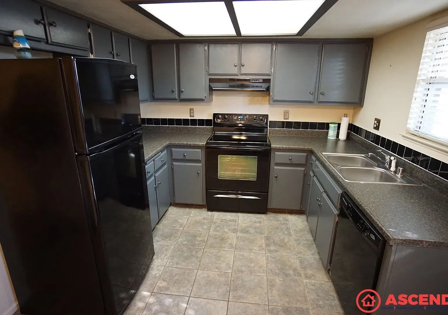 Stunning Townhome in Southwest Bakersfield! — Photo 4