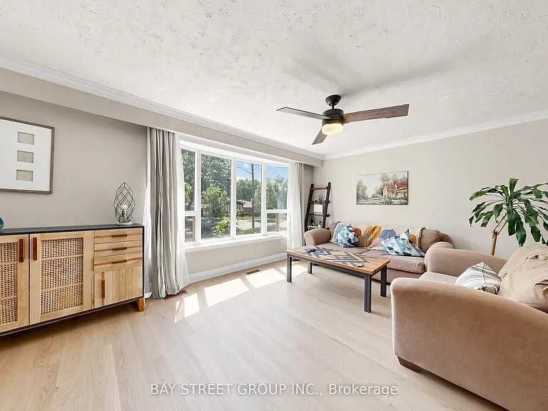 55 Baybrook Cres — Photo 5