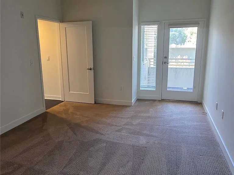 436 S Virgil Ave #405 — Photo 6