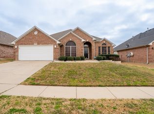 8700 Shadow Trace Dr, Fort Worth, TX 76244