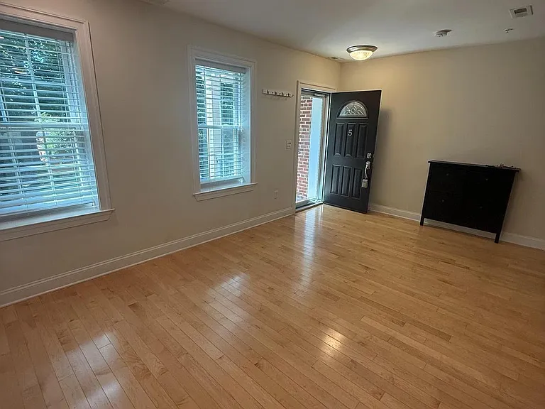 3925 Fulton St NW #5 — Photo 4