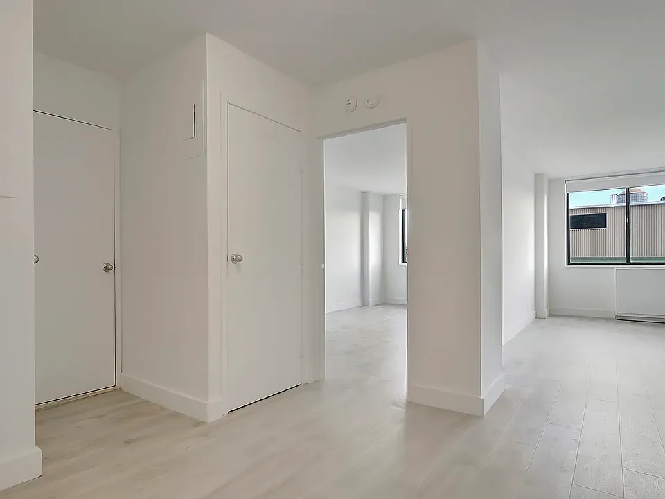 300 Mercer St #11G