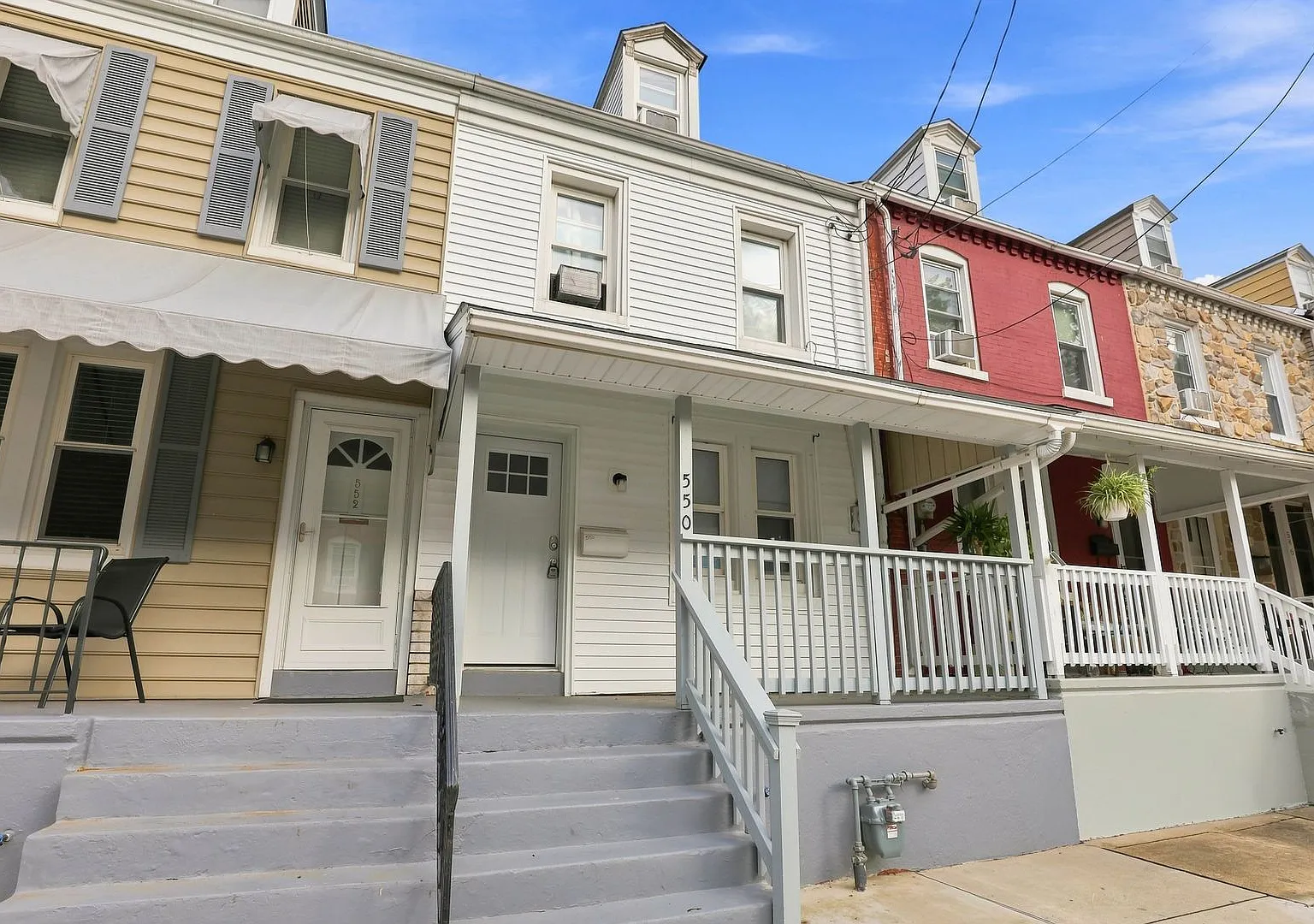 Beautiful 3 Bed 1 Bath Available Now — Photo 2