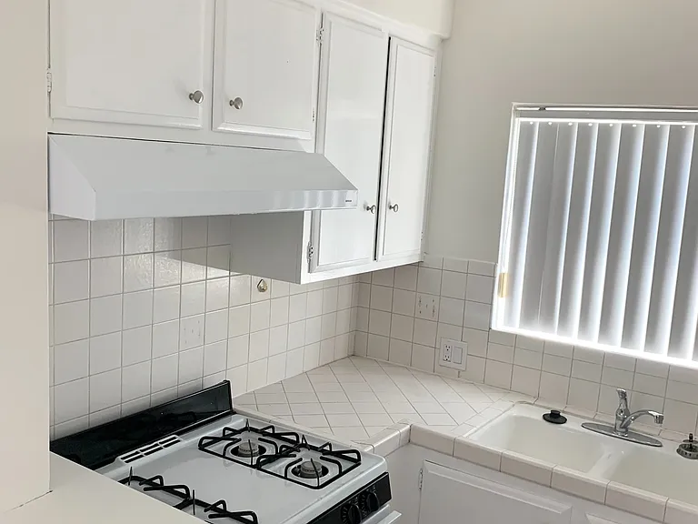 101 N Sierra Bonita Ave #9 — Photo 8