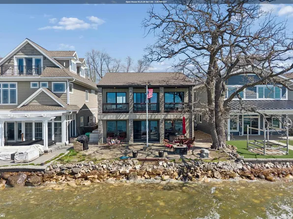 1403 S Lakeview Dr, Clear Lake, IA 50428