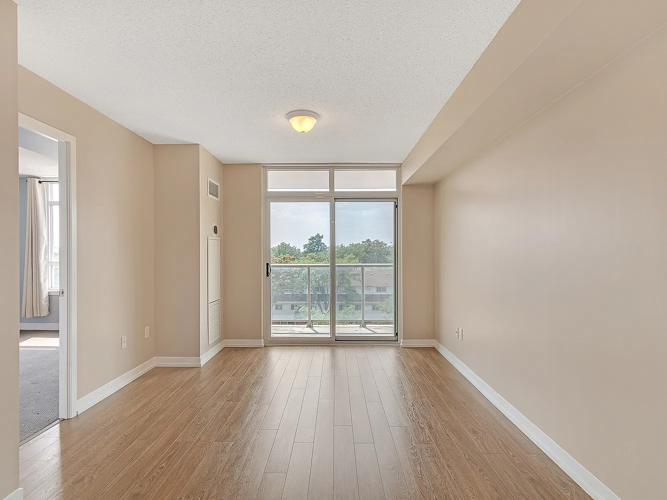 Upside down 2 - 812 Lansdowne Avenue — Photo 4