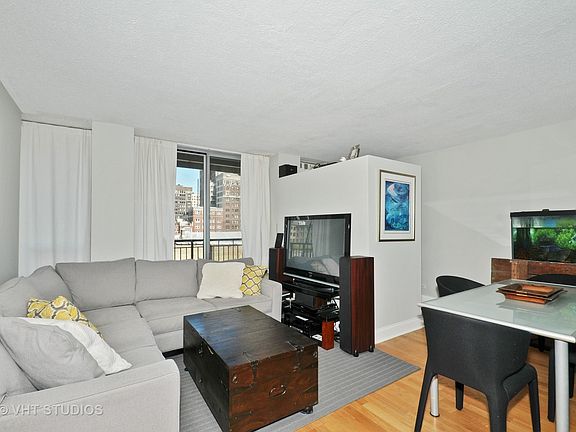3rd image of 450 W Briar Pl Unit G5