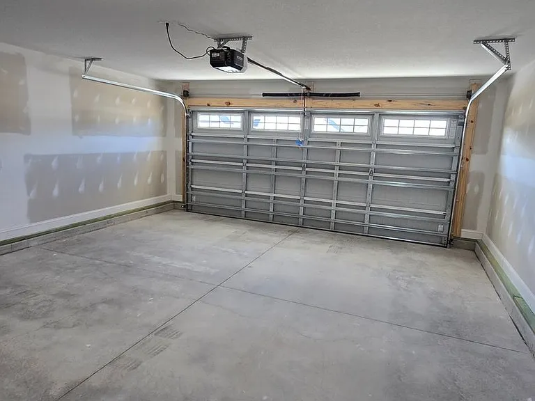 918 Uplands Ln — Photo 38