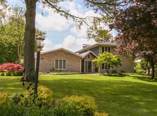 19105 Woodland Trl, Bloomington, IL 61705