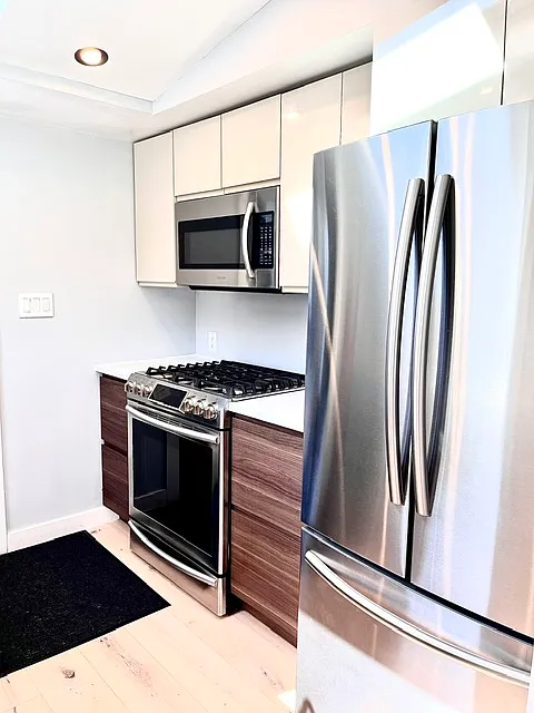 1 bed, 900 sqft, $2,000 — Photo 3