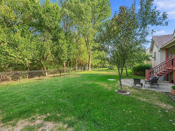 3rd image of 6907 W Garden Ridge Ct