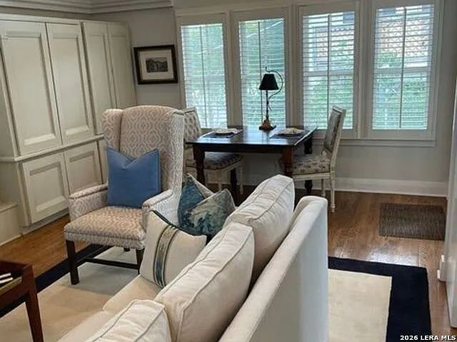 1 bed, 1.0 bath, 780 sqft, $1,950 — Photo 2
