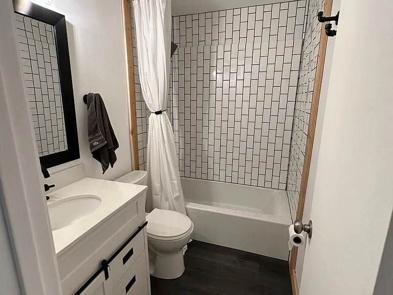 Guest / hallway bathroom.