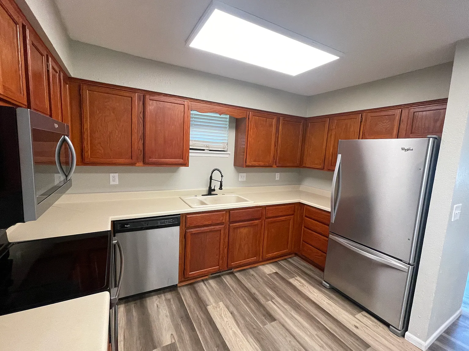 565 A Knox Ave — Photo 4