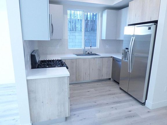 4th image of 5832 Tujunga Ave #1