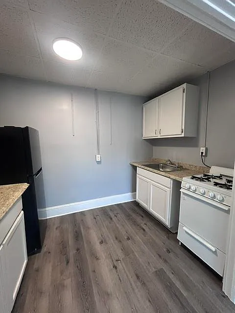 822 N Adams St — Photo 4