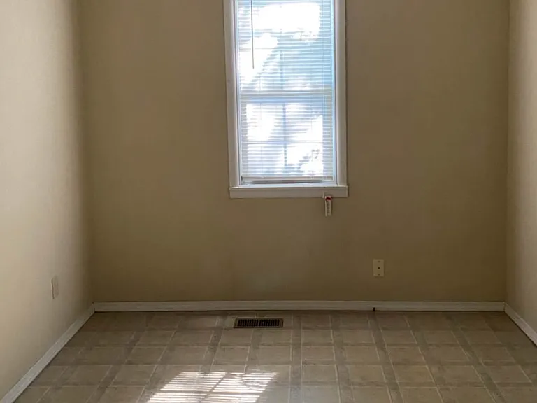 1220 Richard Ave — Photo 7