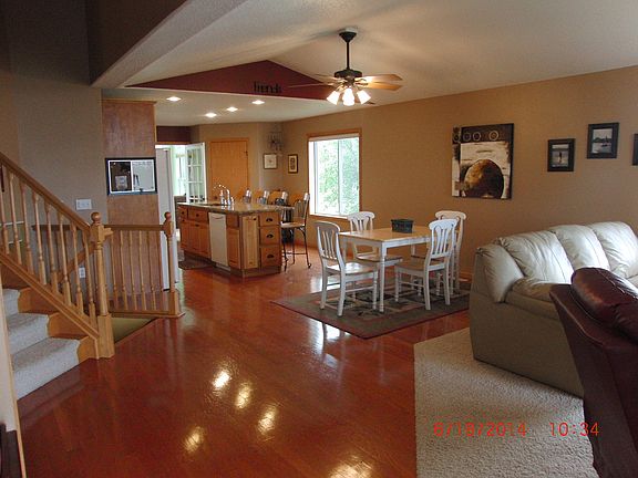 3rd image of 300 Cottonwood Dr