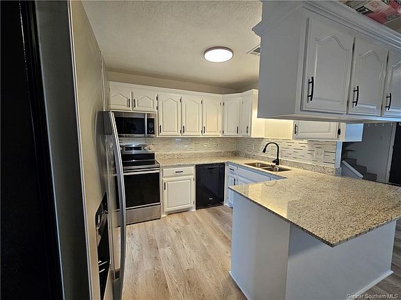3rd image of 705 Sabre Dr