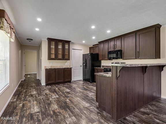 3rd image of 1015 Saint Anthony Ln