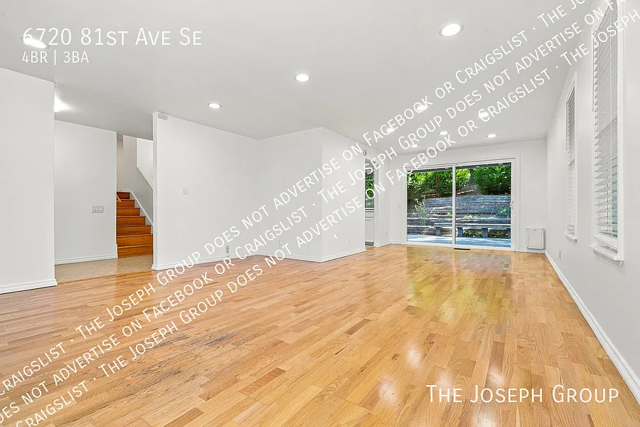 A Spacious 4-Bedroom Gem in Mercer Island — Photo 3