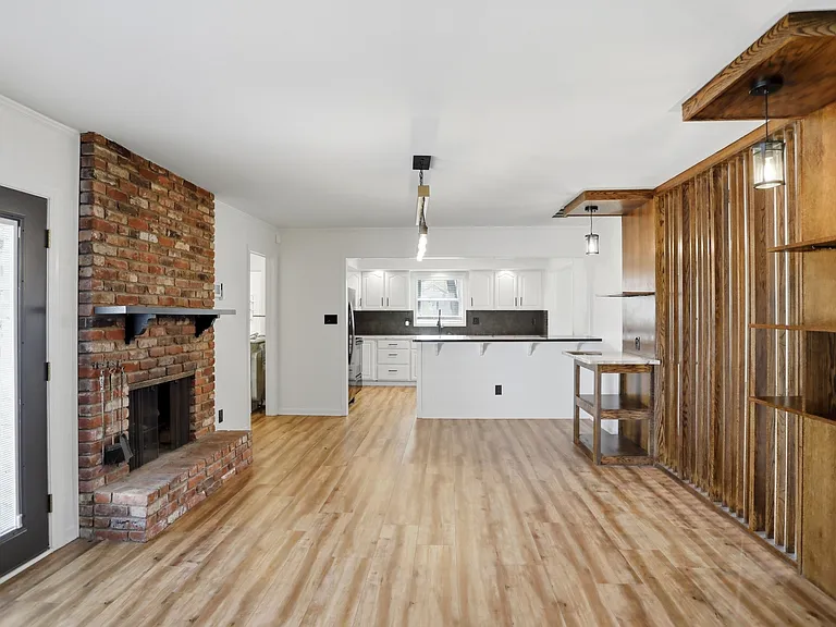 512 Lexington Blvd — Photo 23