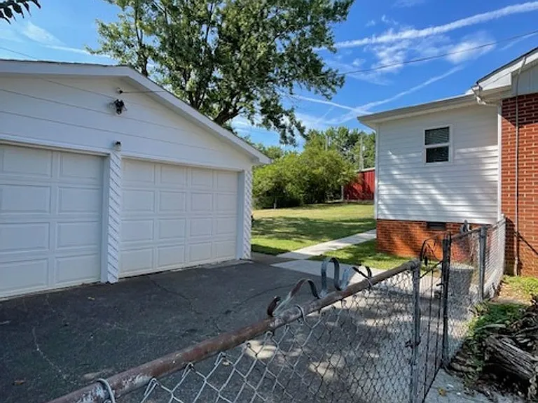 2808 Milford Ave — Photo 3