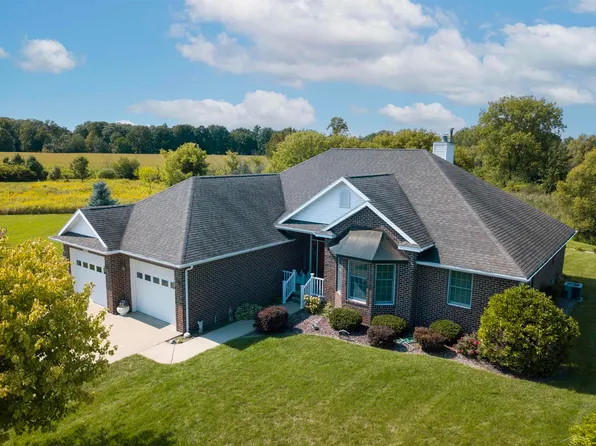 5832 N Braeburn Dr, Saginaw, MI 48638