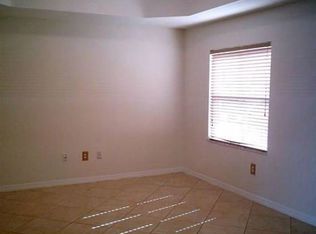 10693 SW 6th St, Pembroke Pines, FL 33025