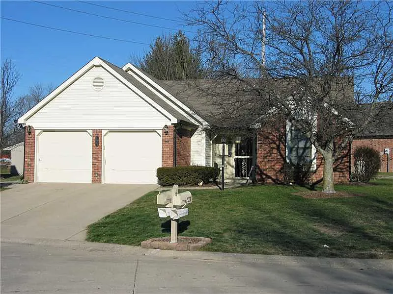 152 President Ct photo 1