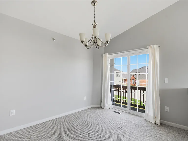 1304 Riversedge Dr — Photo 6