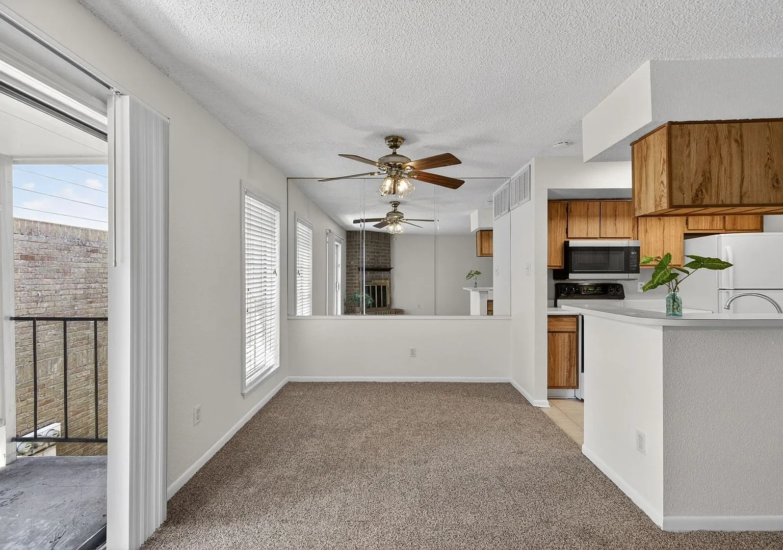 Charming 1BR Condo in Houston — Photo 3