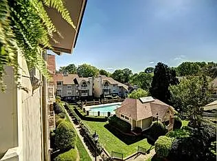 Chalcombe Court community area and swiming pool.