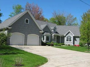 8280 Shore Dr, Fairview, PA 16415