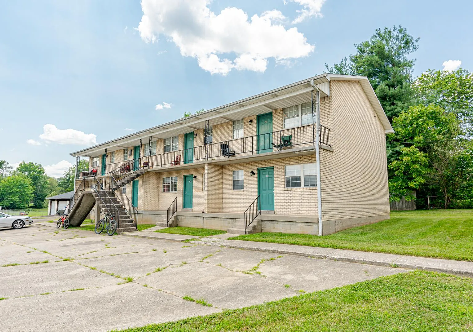 209 N Woodland Dr - 209 Unit 19 — Photo 2