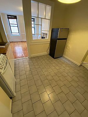 5th image of 693 10th Ave APT 4RN