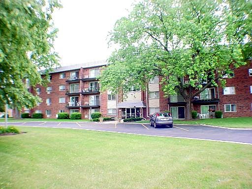 1st image of 100 Park Cir #1B
