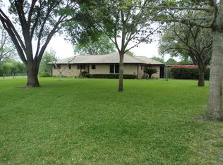616 E Hochheim St, Yoakum, TX 77995