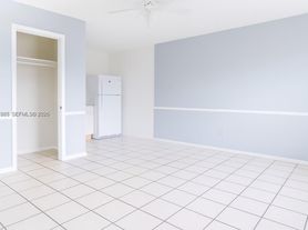2151 NW 7th St, Fort Lauderdale, FL