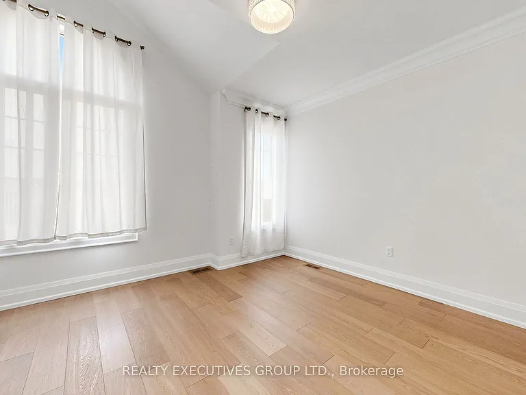 8 Limelight St — Photo 33