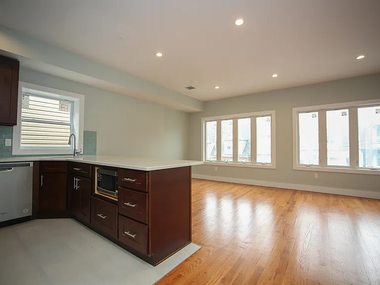 141 Beach St #2 — Photo 3