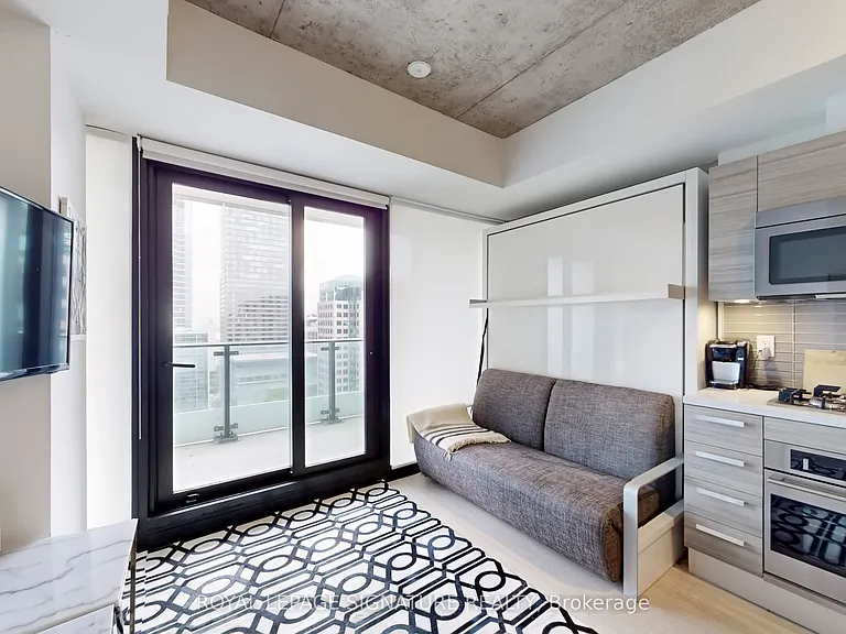 224 King St W #1406 — Photo 2